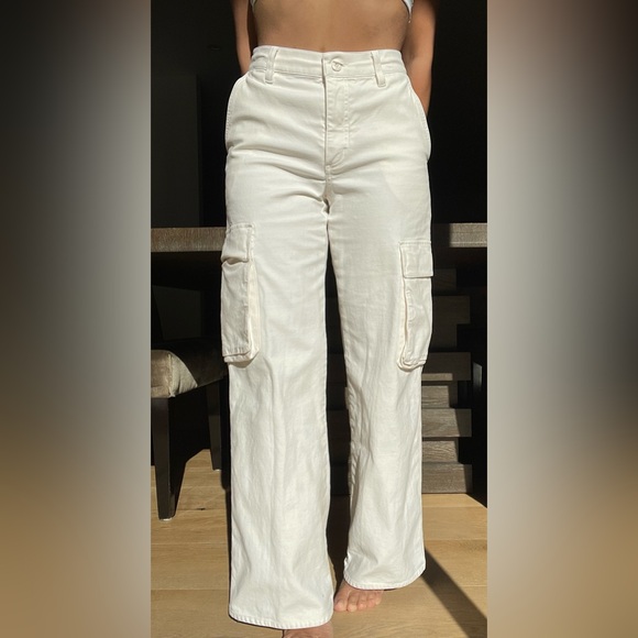 Aritzia TNA Cargo Pants – Size 2 (Cream/Ivory) - Picture 3 of 7